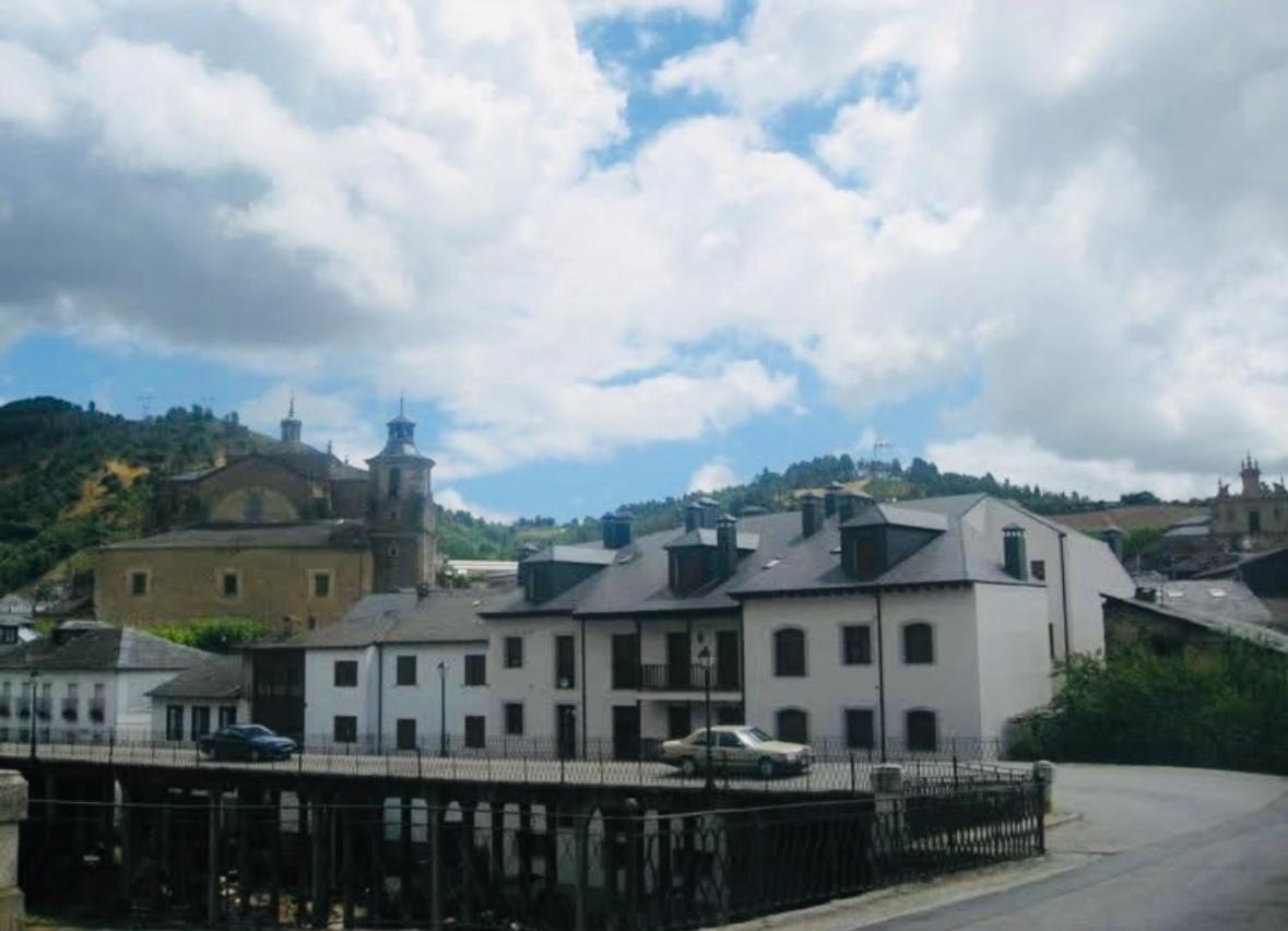 Hotel & Restaurante El Casino Villafranca Del Bierzo Exterior foto